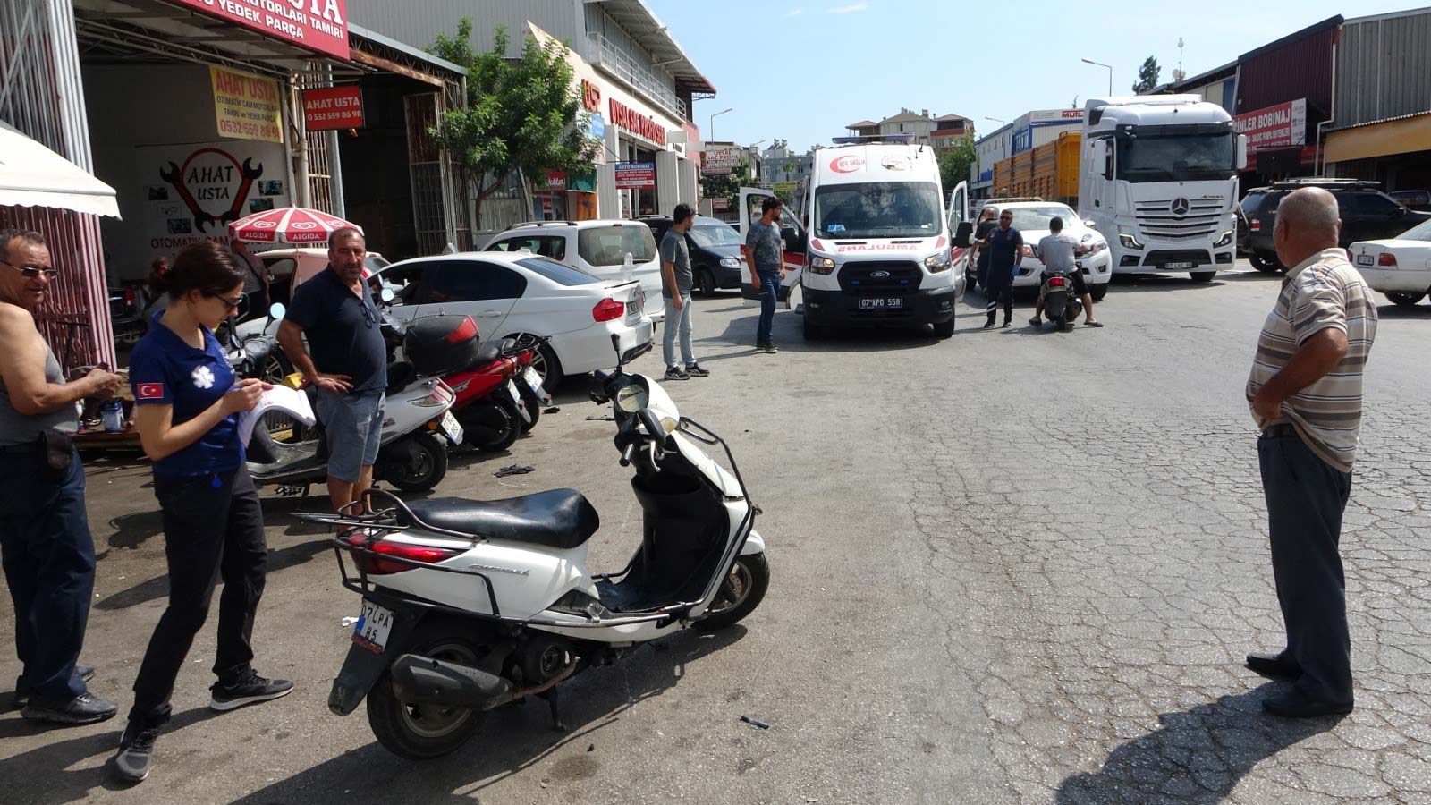 Antalya'nın Manavgat İlçesinde Motosiklet İle Kamyonetin Çarpışması Sonucu : 1 Yaralı