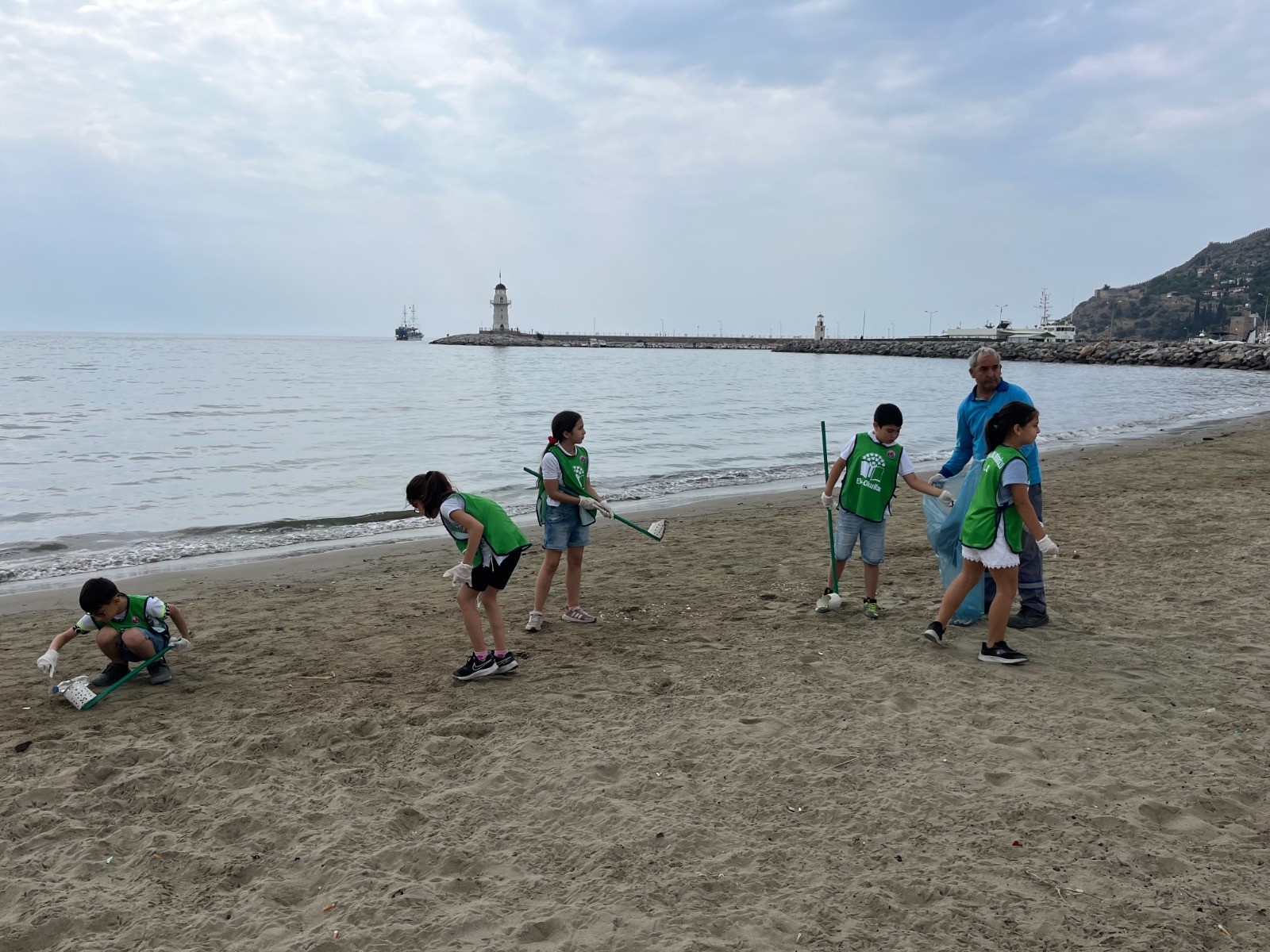 Antalya'nın Alanya'da yılın ilk çöp kategorize çalışması yapıldı