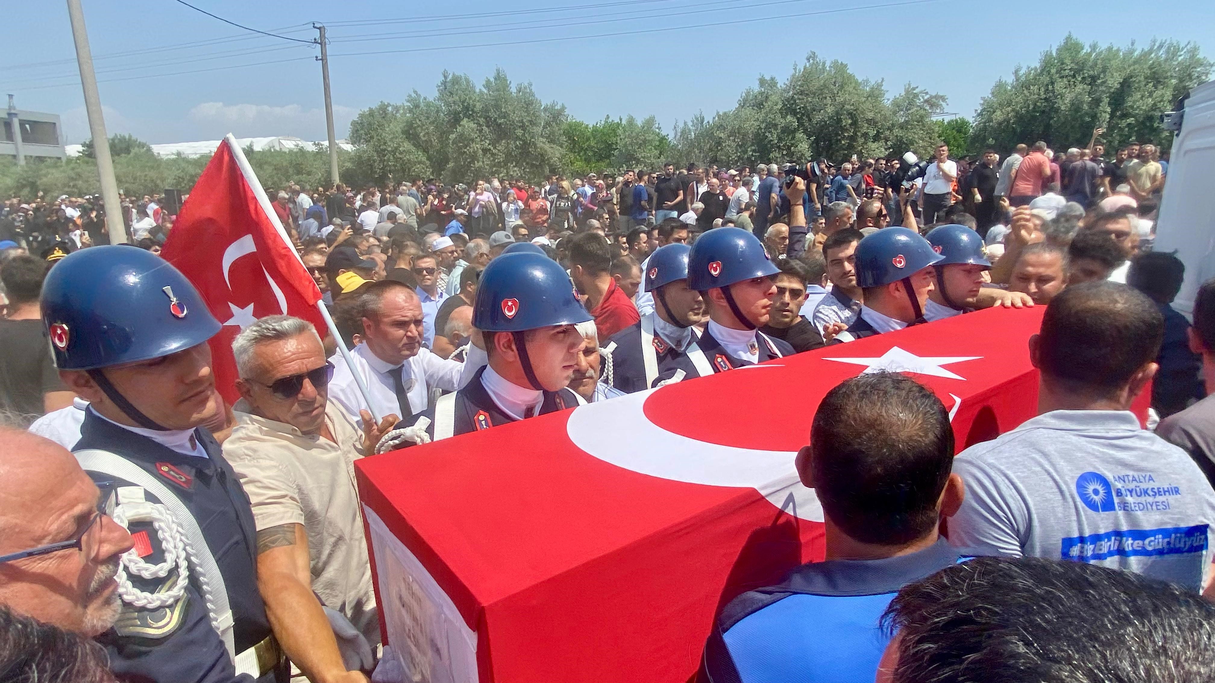  Şırnak'da trafik kazasında şehit olan Mustafa Şen’in son türküsü duygulandırdı