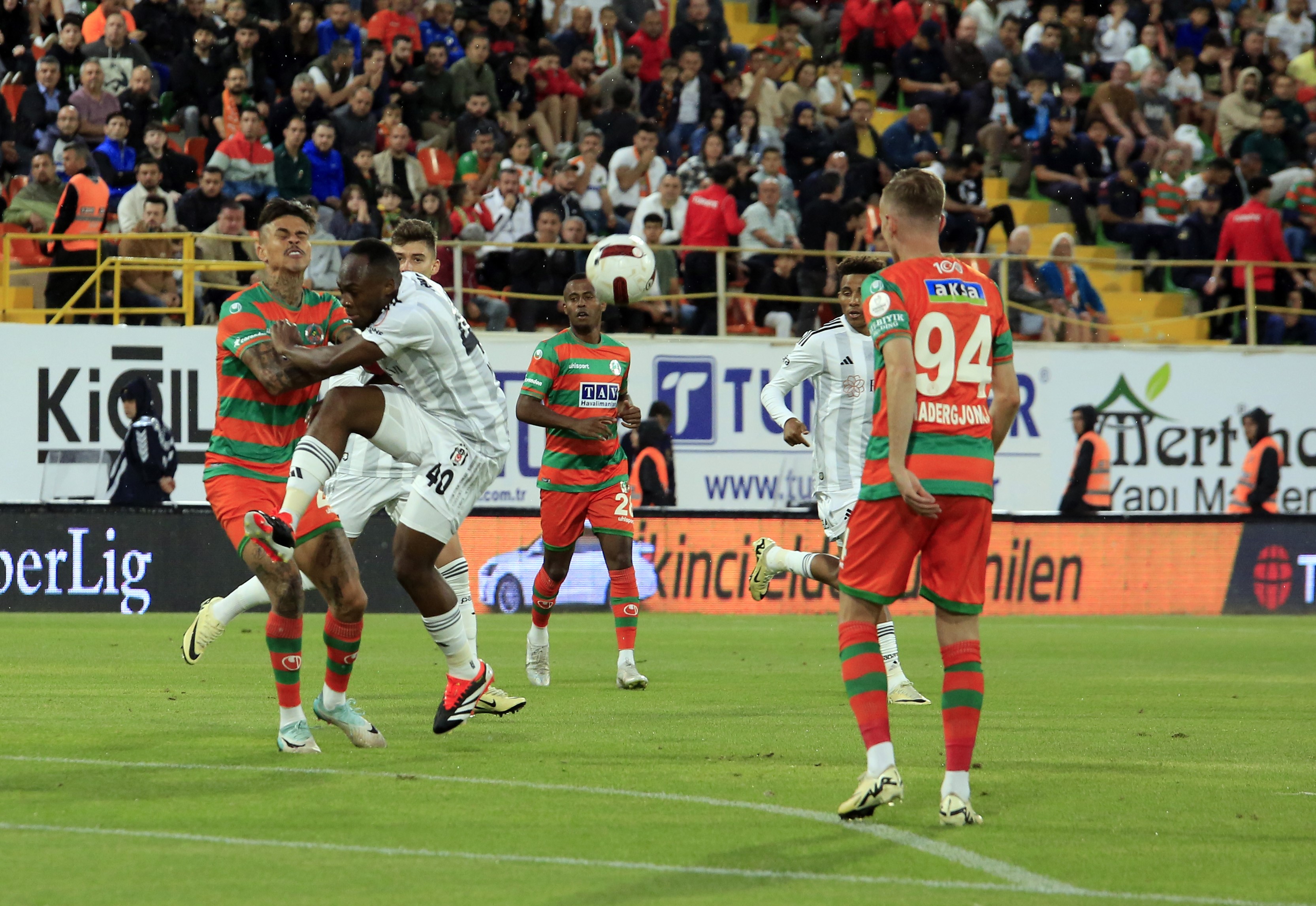 Trendyol Süper Lig: Alanyaspor: 0 - Beşiktaş: 0 (İlk yarı)