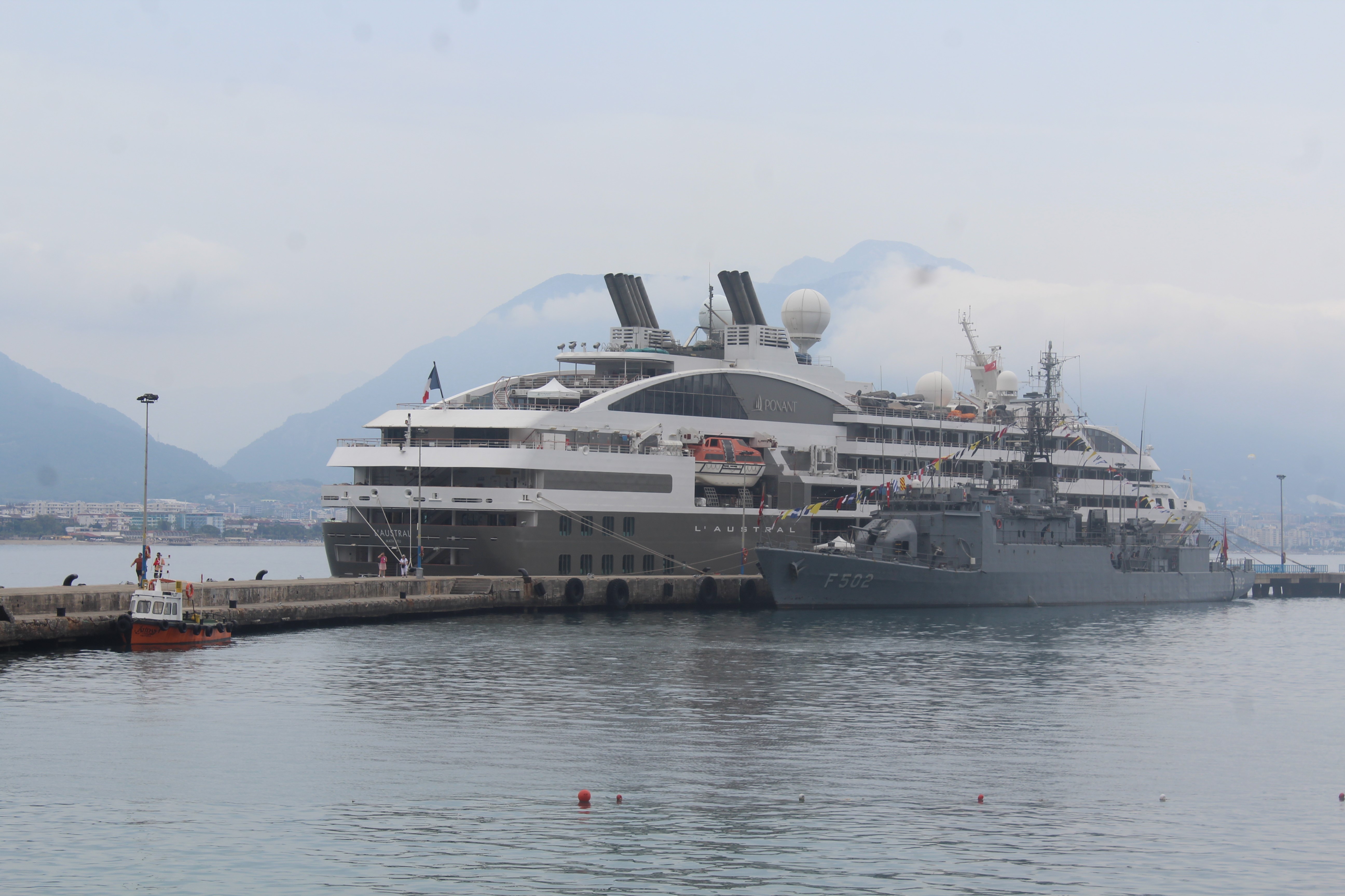 Antalya'nın Alanya ilçesine  180 turist gemiyle geldi