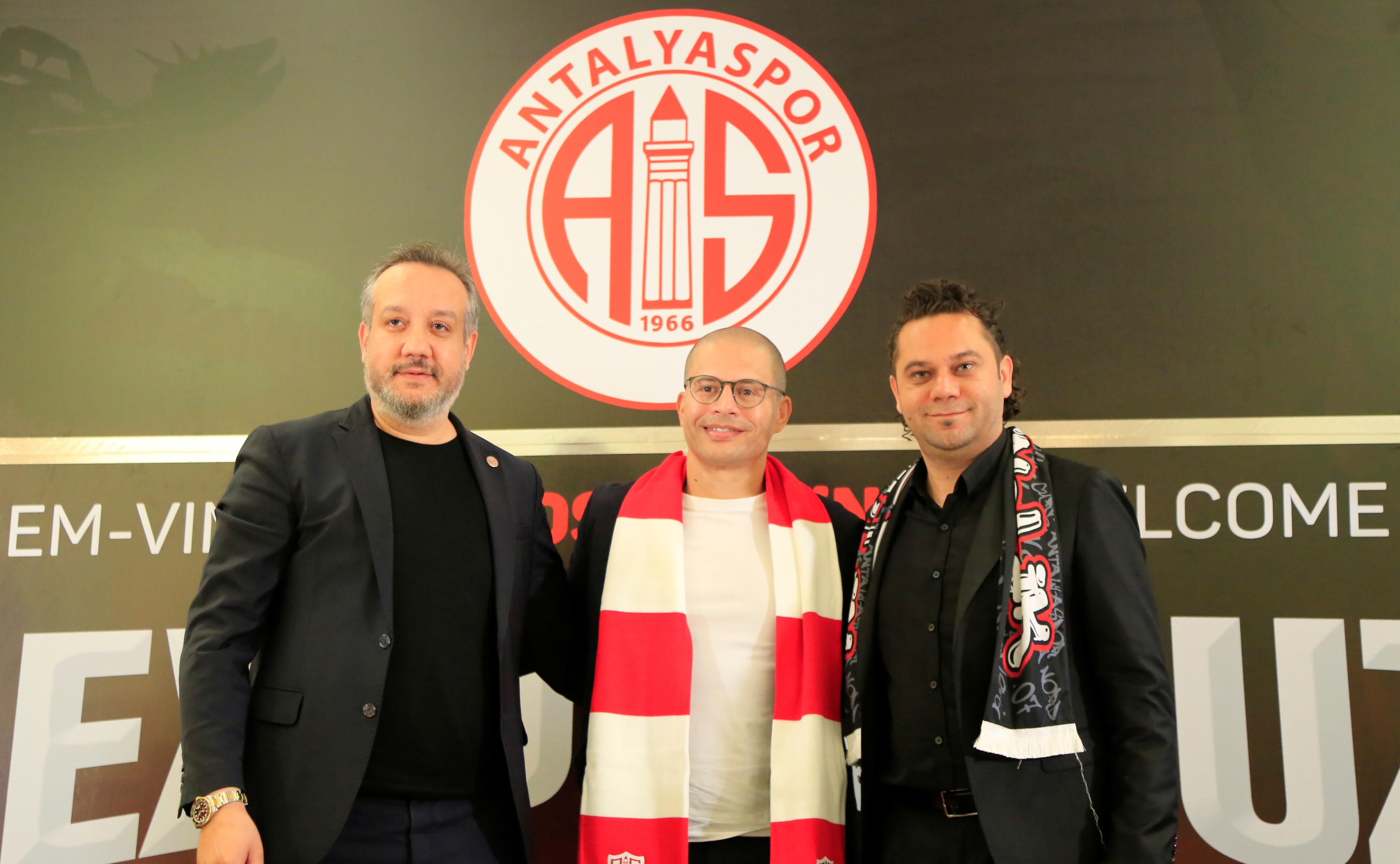 Alex de Souza, Antalyaspor ile 2 Yıllık Sözleşmeye İmza Attı 