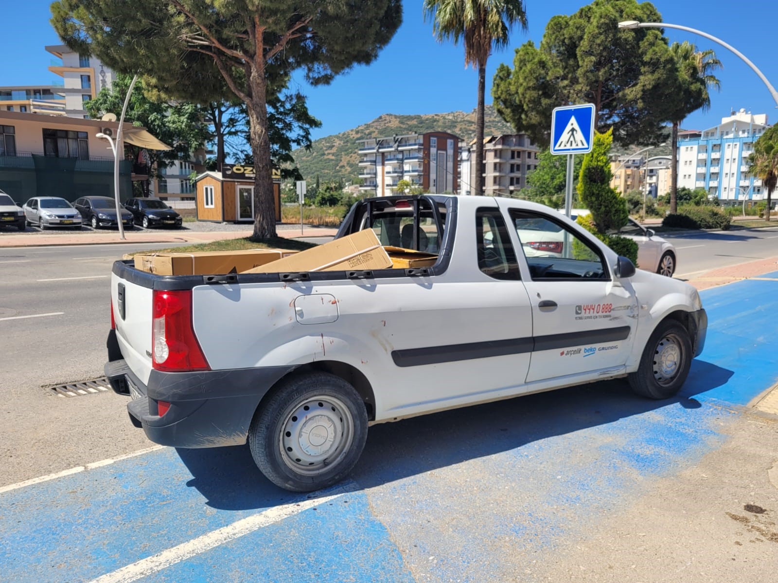 Antalya Gazipaşa'da Kamyonet ile Motosiklet Çarpıştı 