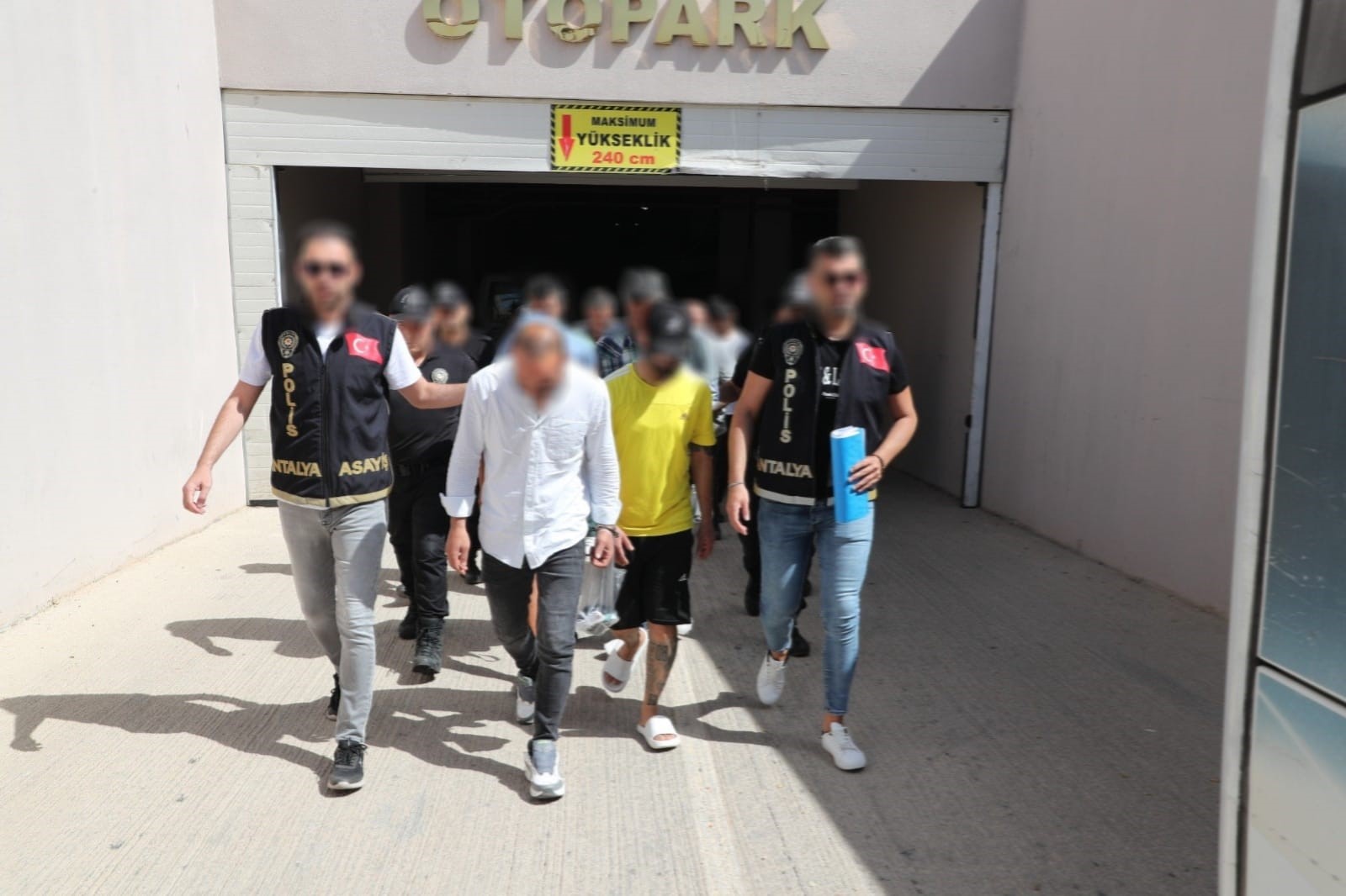 Antalya'da Yapılan Eş Zamanlı Operasyonda 148 Kişi Yakanlandı