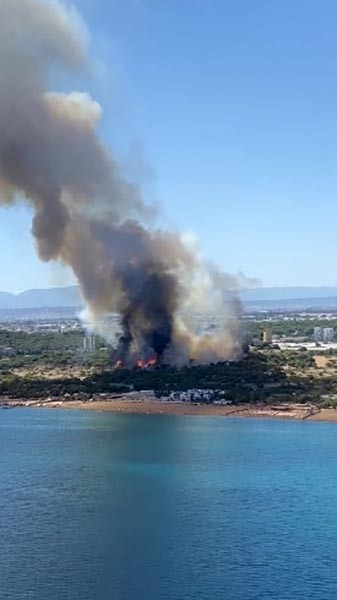 Antalya lara bölgesinde orman yangını 