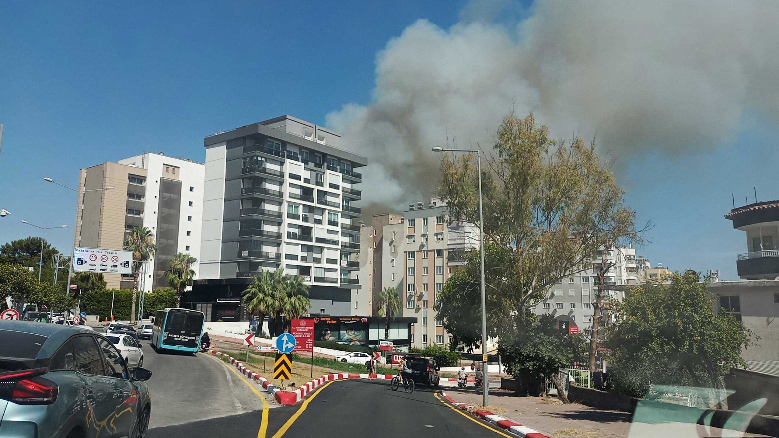 Antalya'daki orman yangınına müdahale sürüyor