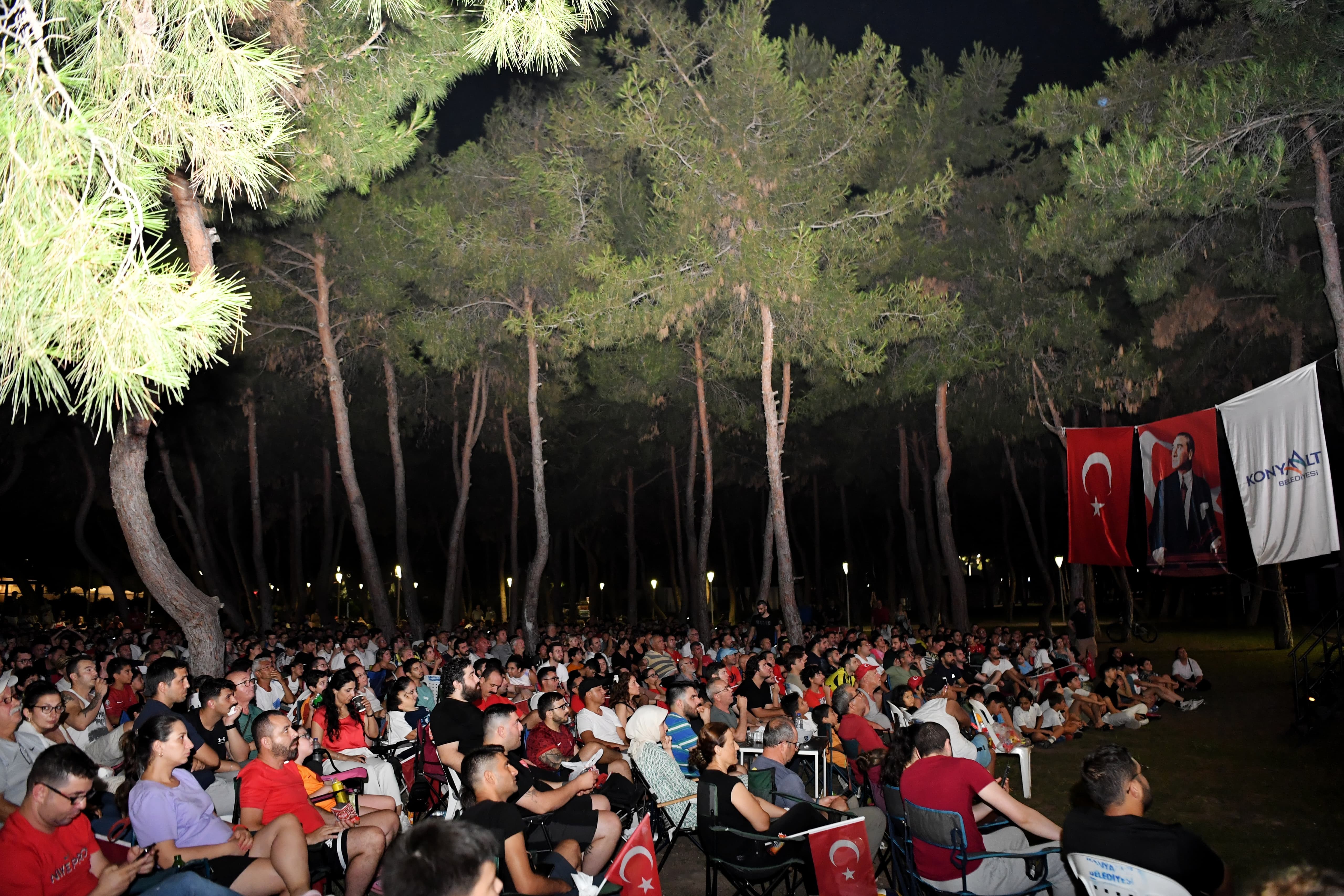 Antalya HayatPark'ta Türkiye-Avusturya Maçı Dev Ekranda İzlenecek