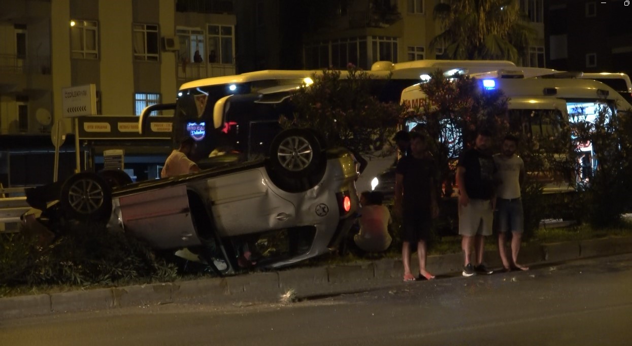 Antalya'da Direksiyon Hakimiyetini Kaybeden Otomobil Sürücüsü Takla Attı