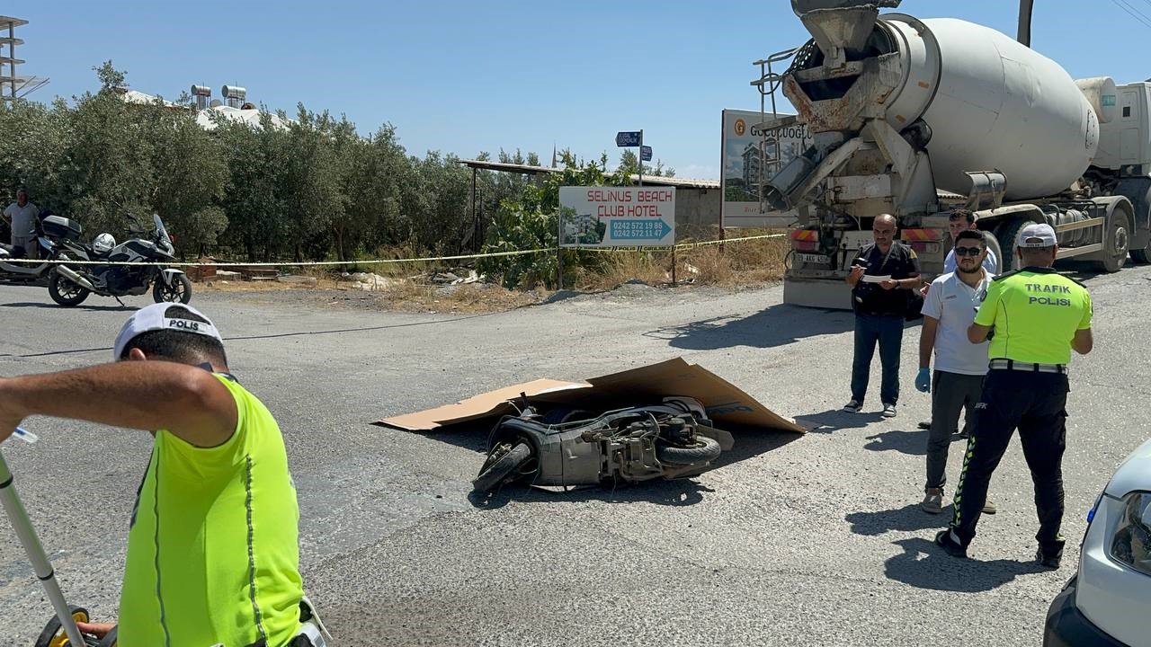 Antalya'nın Gazipaşa İlçesinde Beton Mikseri ile Motosiklet Çarpıştı : 1 Ölü