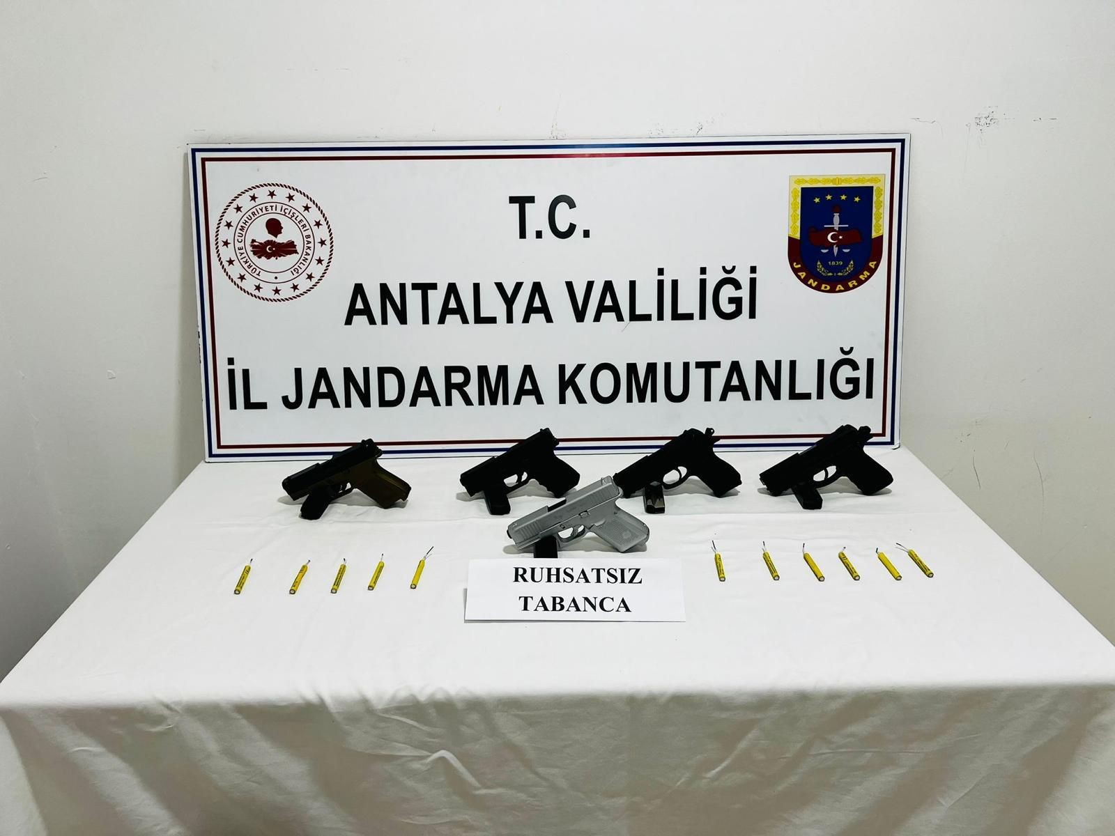 Antalya’da Silah Kaçakçılığı Yaptığı Tespit Edilen 1 Şüpheli Jandarma Tarafından Yakalandı