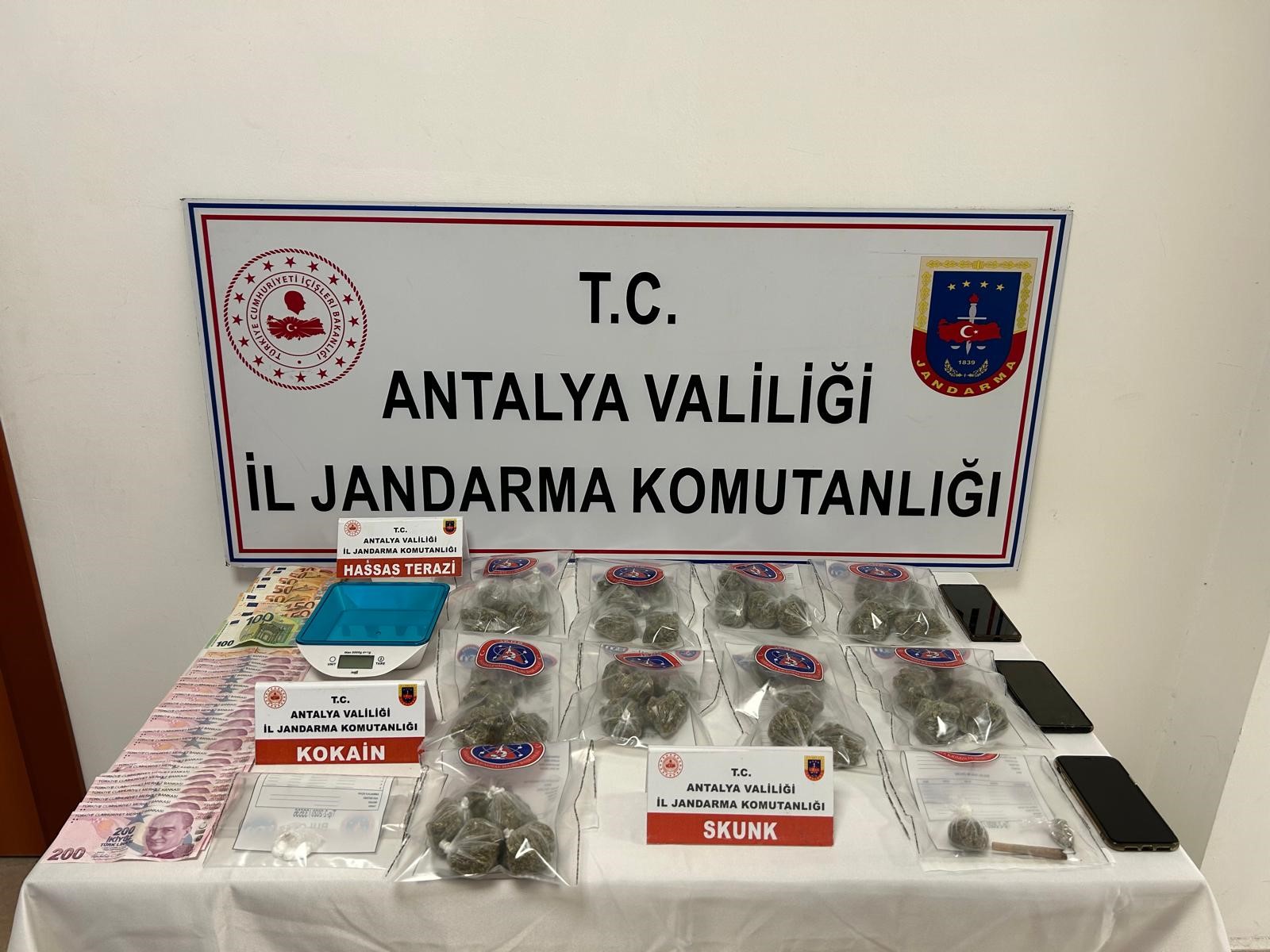 Antalya'nın Manavgat İlçesinde Jandarma Gerçekleştirdiği Operasyonda : 2 Şüpheli Yakalandı