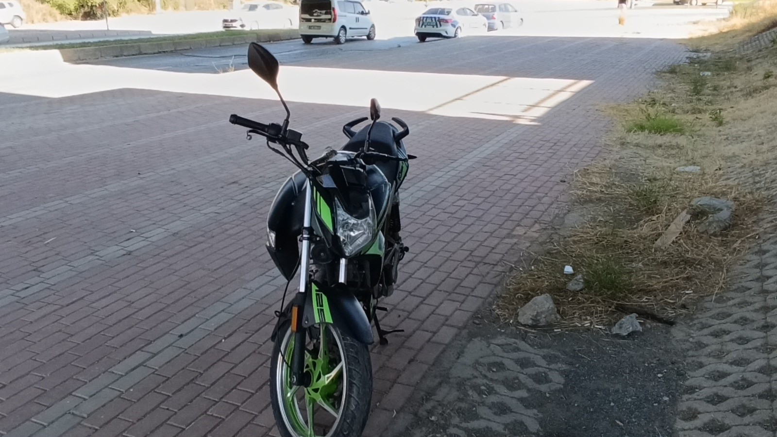 Manavgat’ta  Motosiklet Sürücüsü Kaza Yaptı Yaptığı Kaza Sonrası Hem Ceza Yedi Hem de Motosiklet Bağlandı 