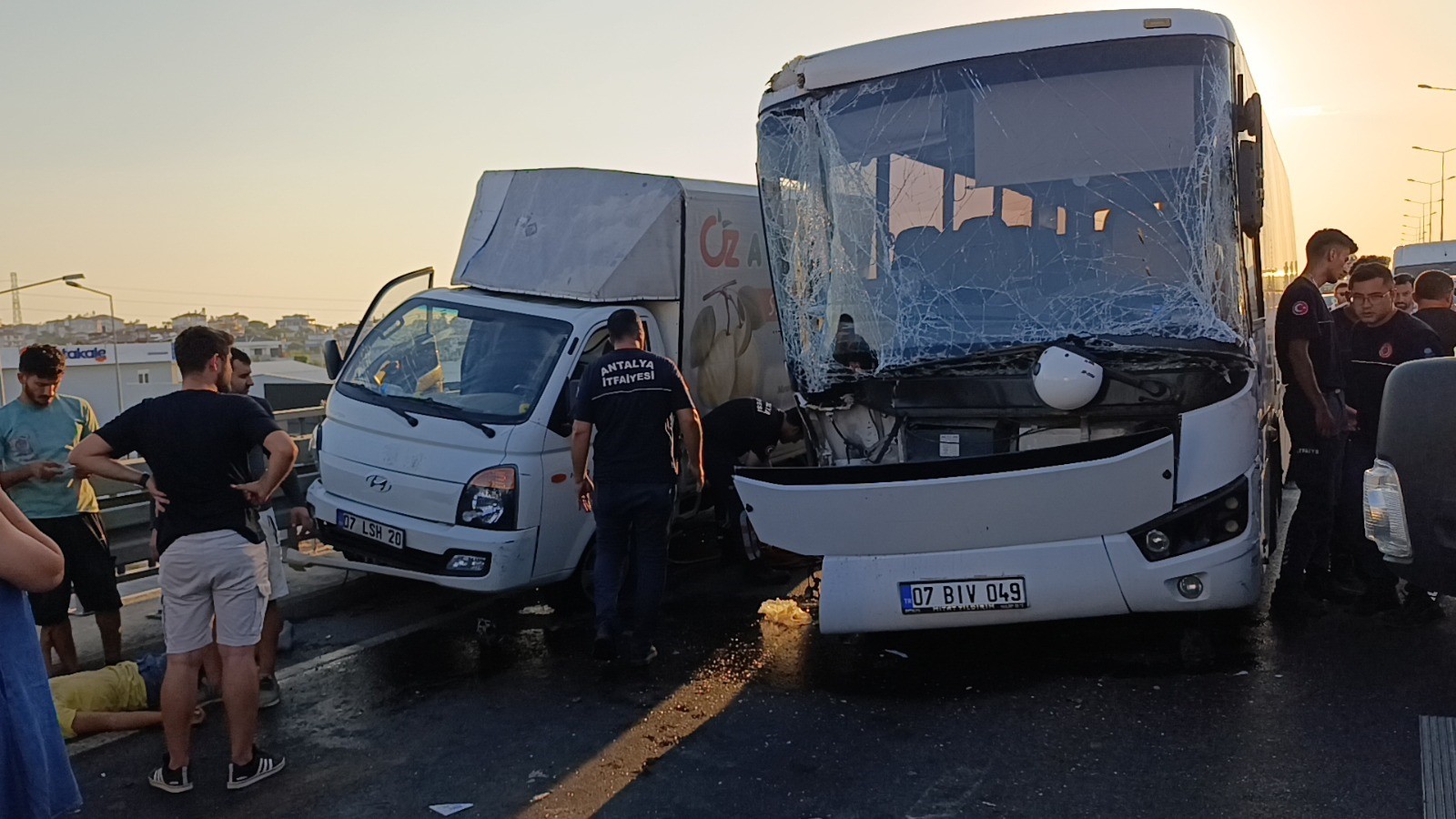 Antalya Manavgat'ta Kamyonet Faciası : 1 Ölü , 3 Yaralı 