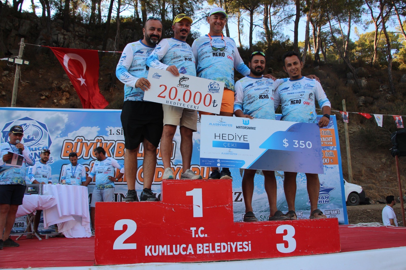  Antalya'nın kumluca ilçesinde Balıkçıları en büyük balığın peşine takan yarışma sona erdi