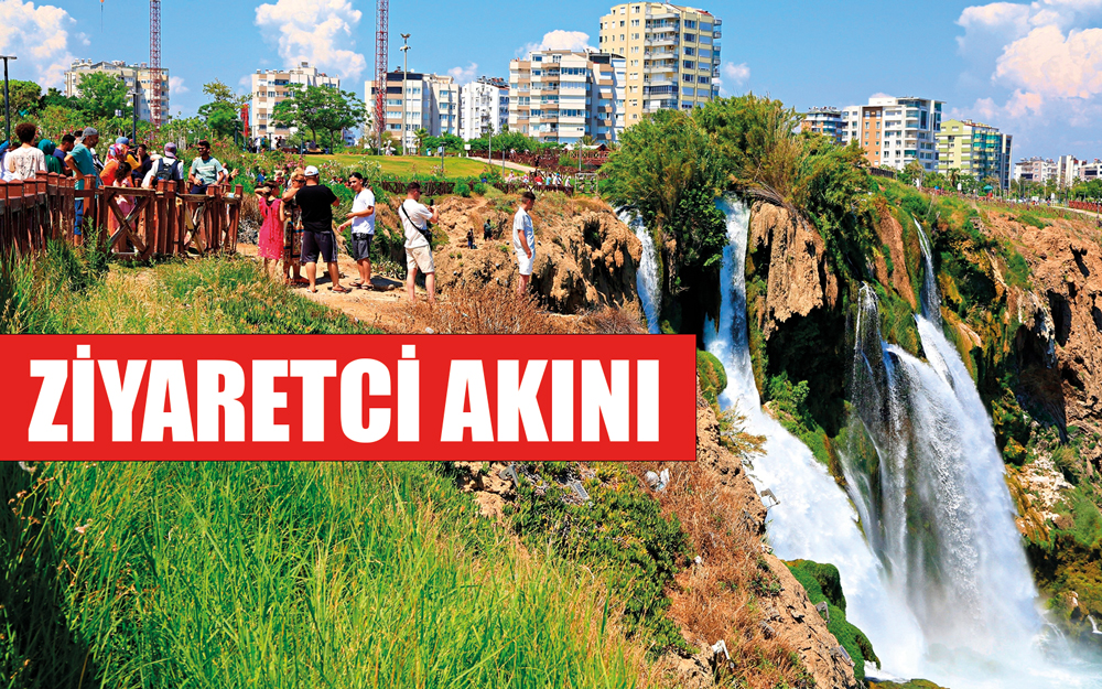 Antalya düden şelalesinde bayramın son günü de yoğunluk devam etti..