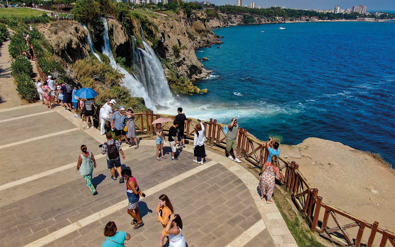 Antalya Düden Şelalesi Turistlerin Vazgeçilmez Duraklarından Biri