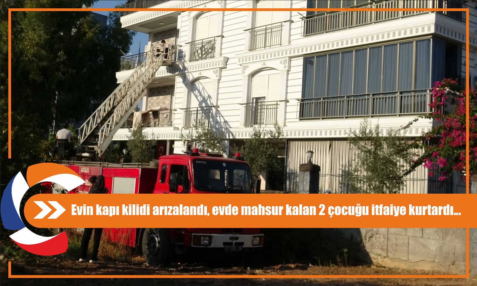 Evin kapı kilidi arızalandı, evde mahsur kalan 2 çocuğu itfaiye kurtardı