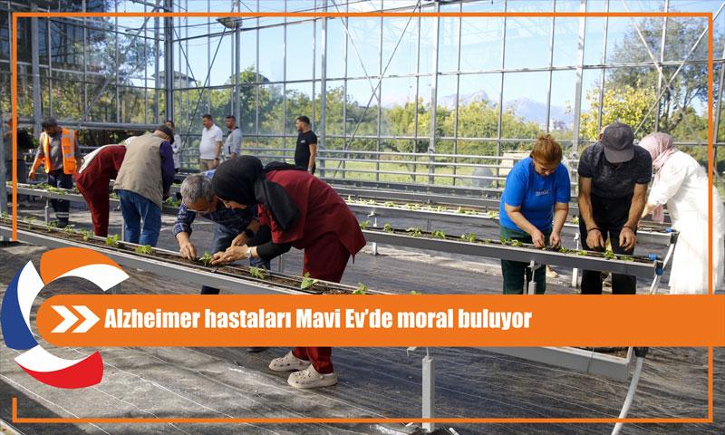 Alzheimer hastaları Mavi Ev’de moral buluyor