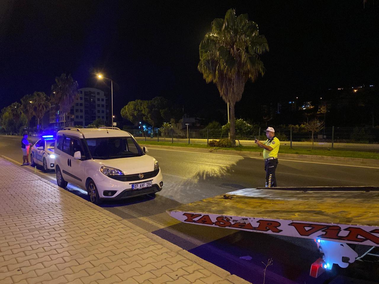 Antalya'nın Gazipaşa İlçesinde Araç İçinde Yabancı Uyruklu Kadına Şiddet Uygulayan Şahıs Polis Ekiplerine Mukavemette Bulundu