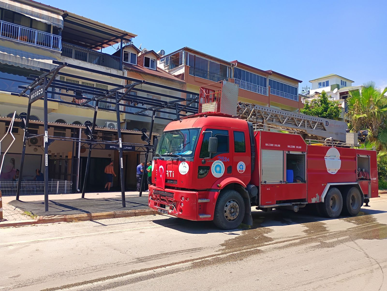 Antalya Konyaaltı İlçesi Dairede Çıkan Yangın Kayıt Dışı Kiralamayı Ortaya Çıkardı