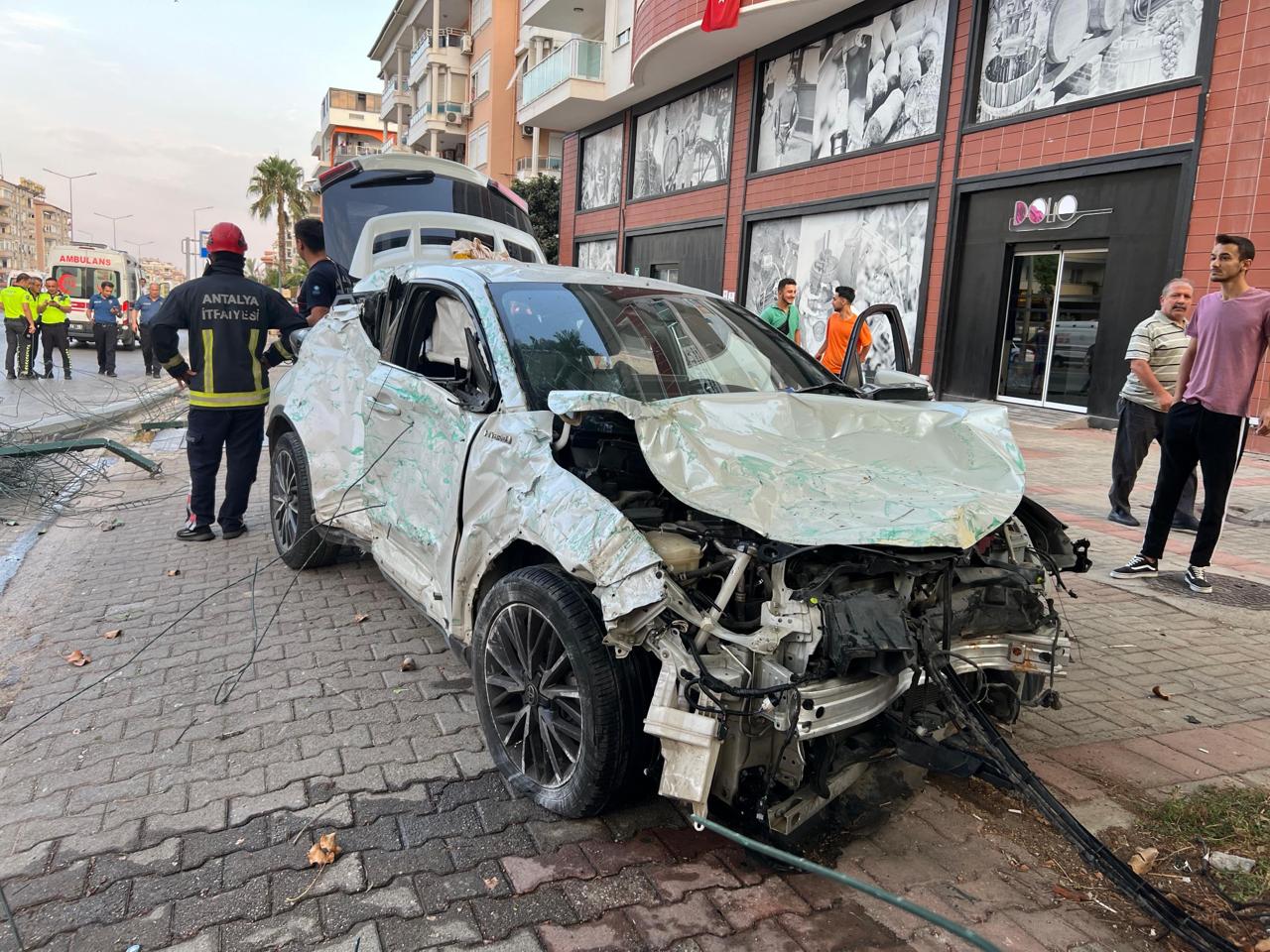 Antalya’nın Alanya İlçesinde Feci Kazada Ölümden Döndü