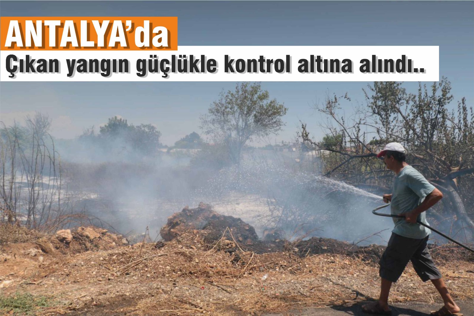 Antalya'da Sera ve İkametlere Yakın Otluk ve Ağaçlık Alanda Çıkan Yangın Güçlükle Kontrol Altına Alındı 