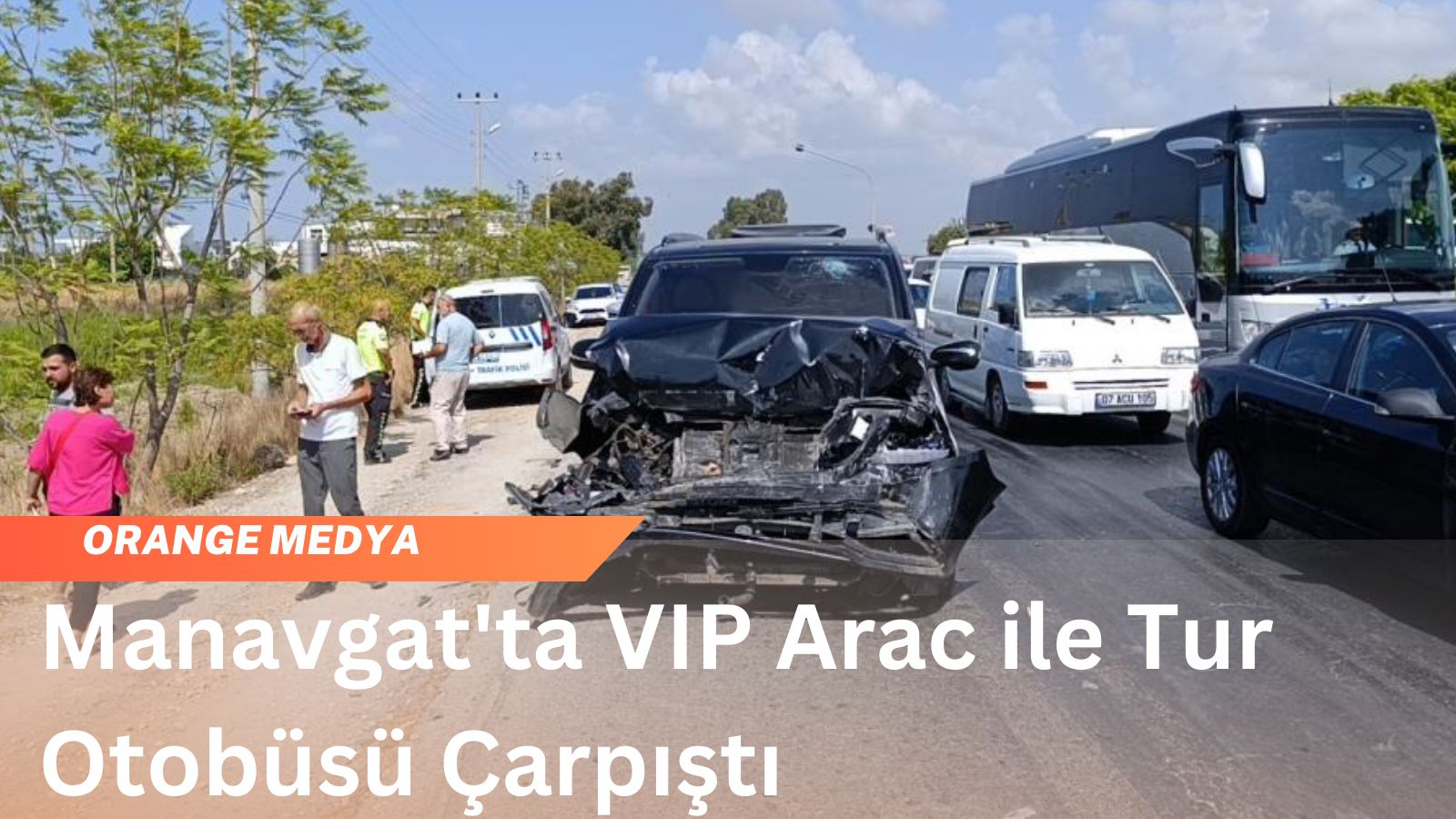 Manavgat'ta VIP Arac ile Tur Otobüsü Çarpıştı