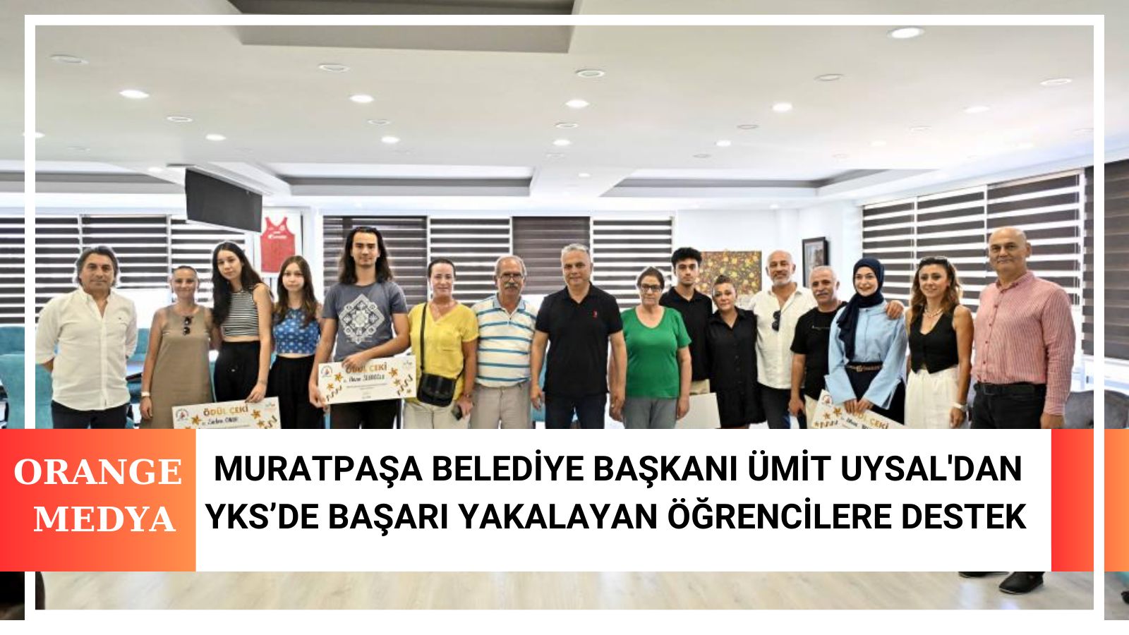  Muratpaşa Belediye Başkanı Ümit Uysal'dan YKS’de Başarı Yakalayan Öğrencilere Destek