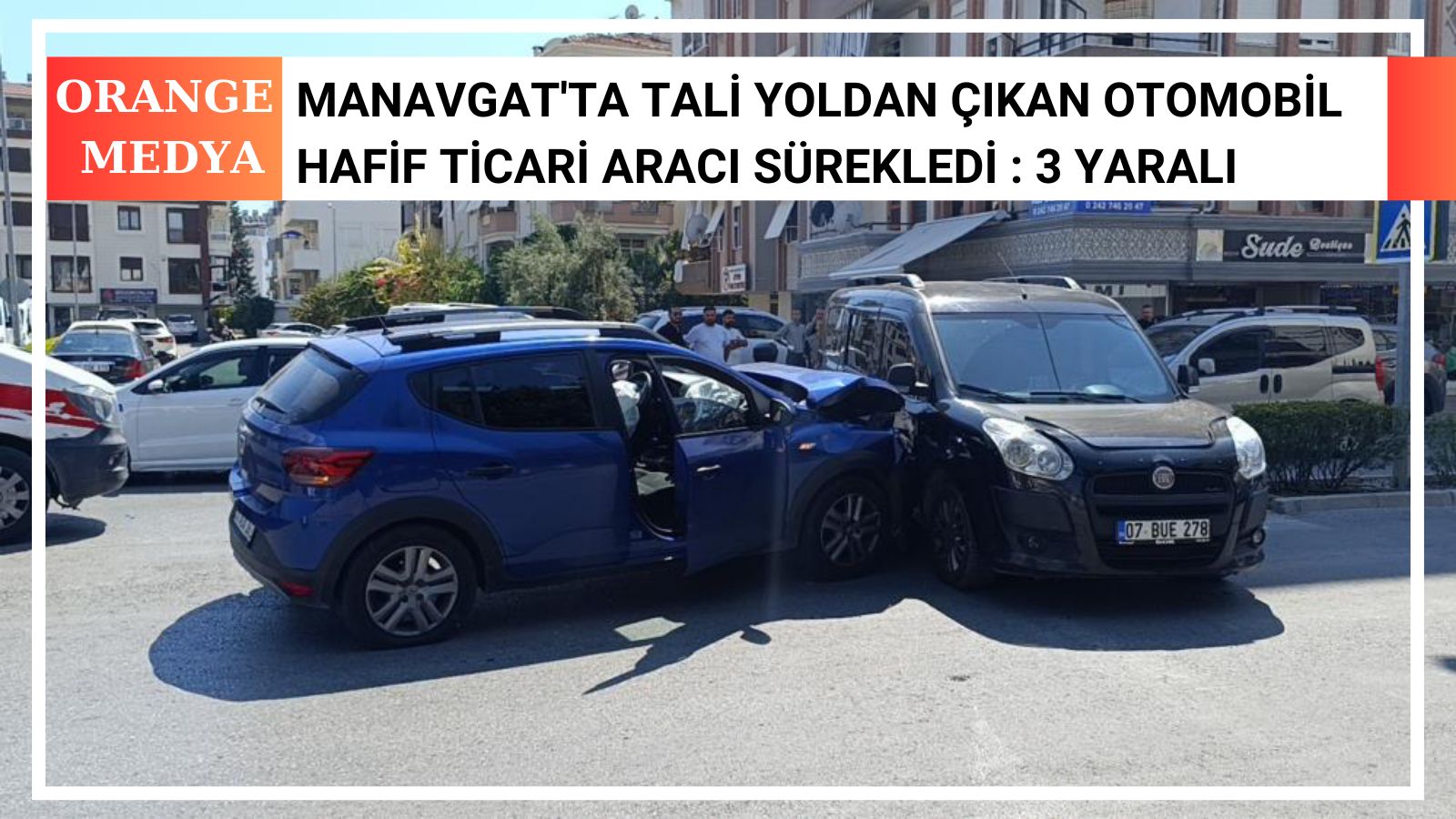 Manavgat'ta Tali Yoldan Çıkan Otomobil  Hafif Ticari Aracı Sürekledi : 3 Yaralı 