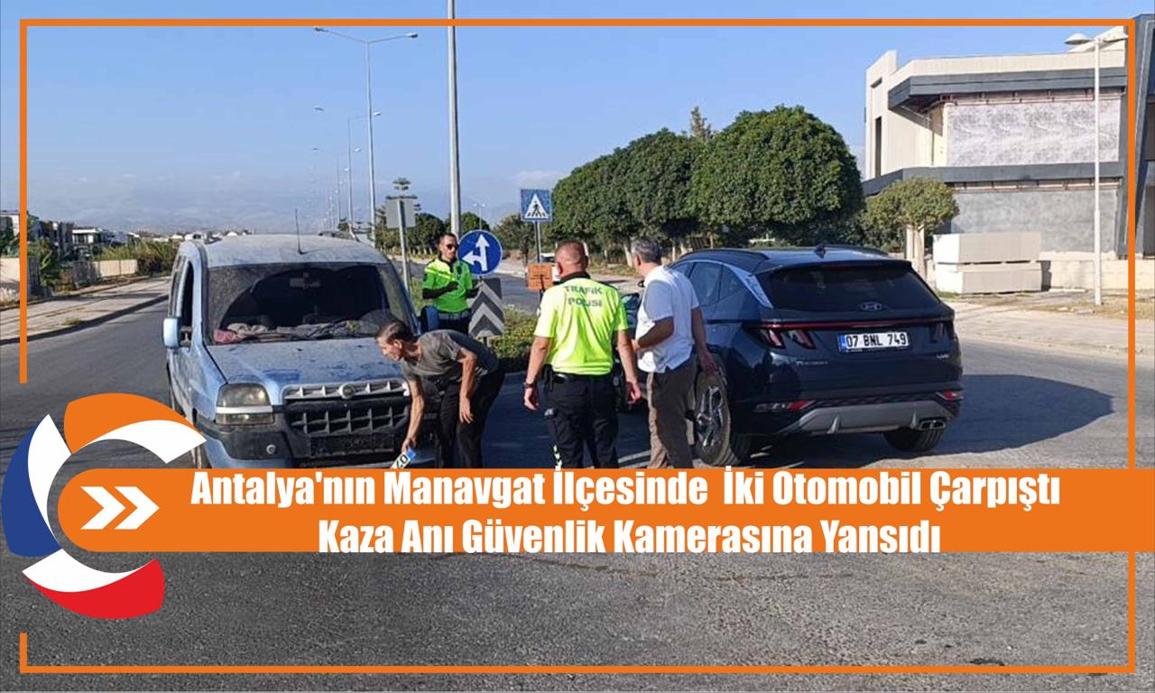 Antalya'nın Manavgat İlçesinde  İki Otomobil Çarpıştı Kaza Anı Güvenlik Kamerasına Yansıdı