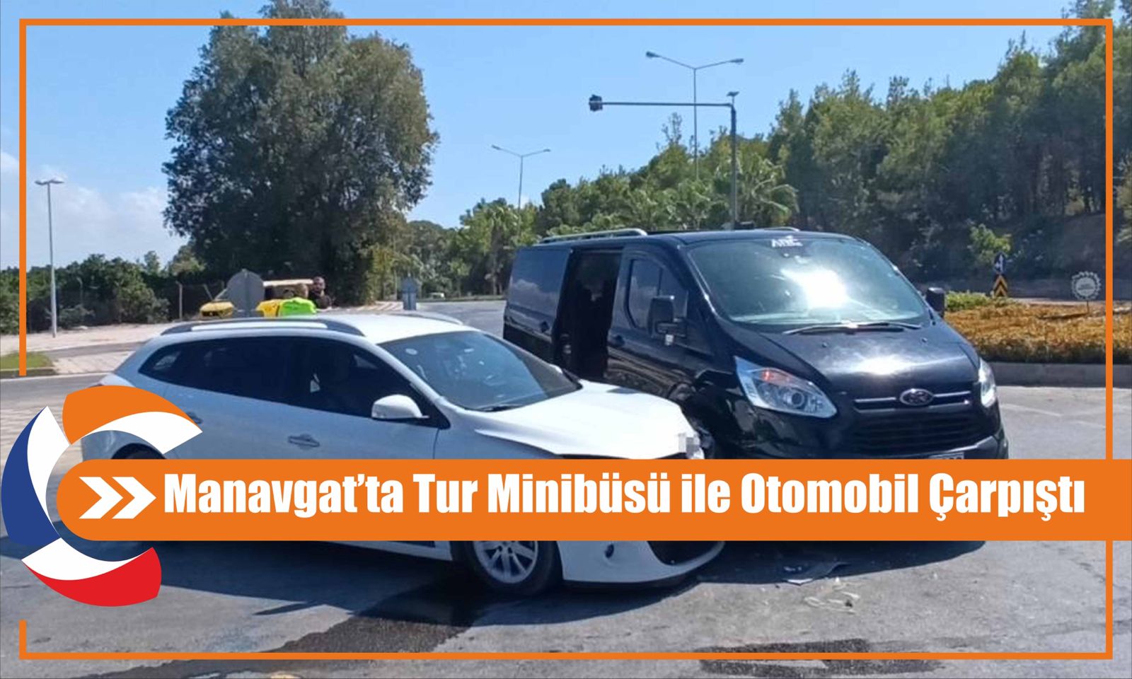 Manavgat’ta Tur Minibüsü ile Otomobil Çarpıştı