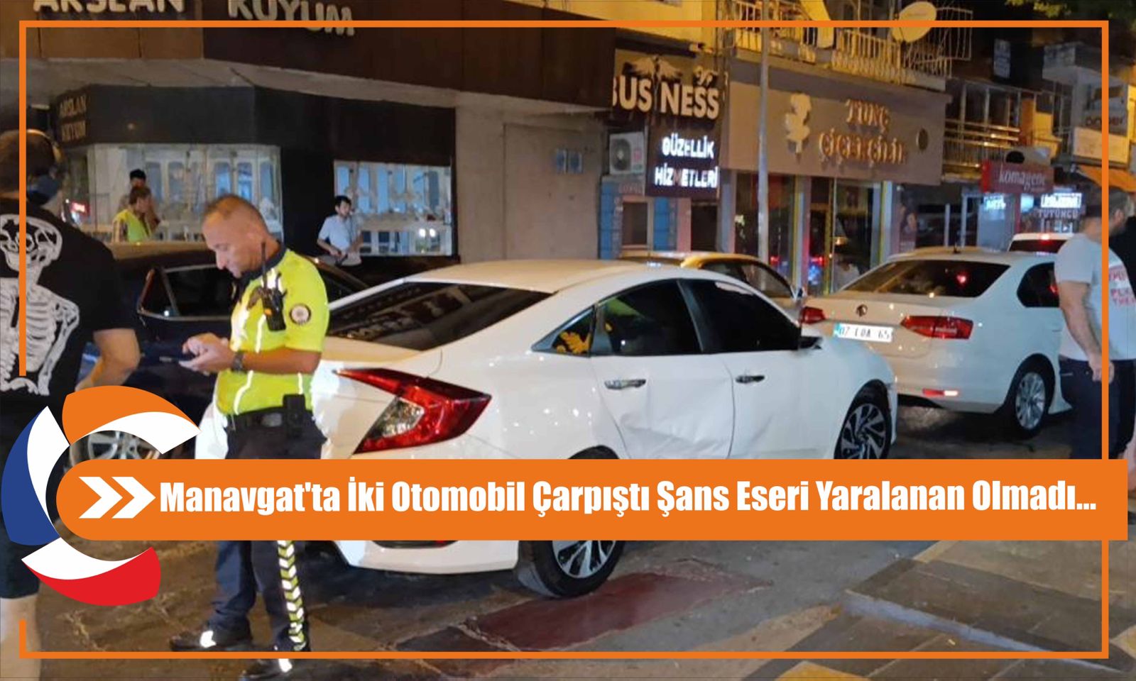 Manavgat'ta İki Otomobil Çarpıştı Şans Eseri Yaralanan Olmadı...