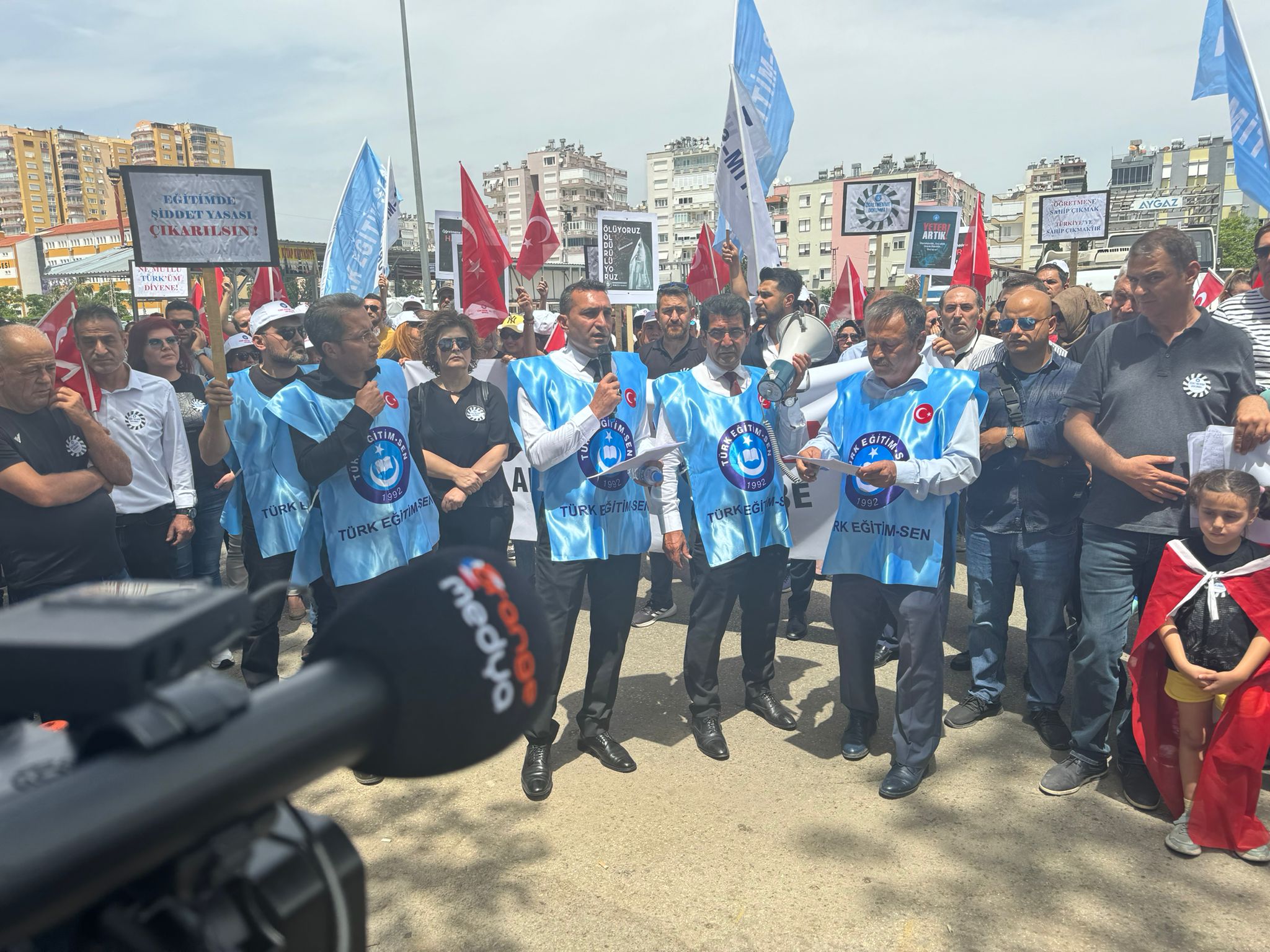 OĞUZ ÖZTÜRK : Şiddete Yönelik Önlem Almanız İçin Daha Kaç Eğitimcimizi Yitireceğiz?