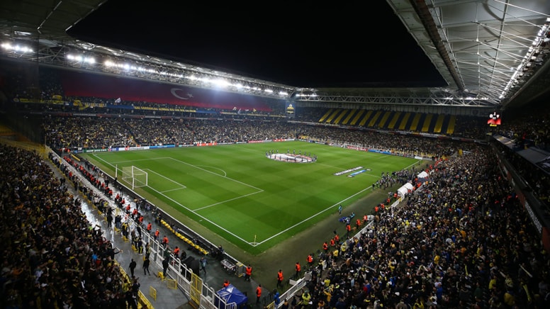  Fenerbahçe, şampiyonluk yolunda Beşiktaş ile kritik bir derbiye çıkıyor. 