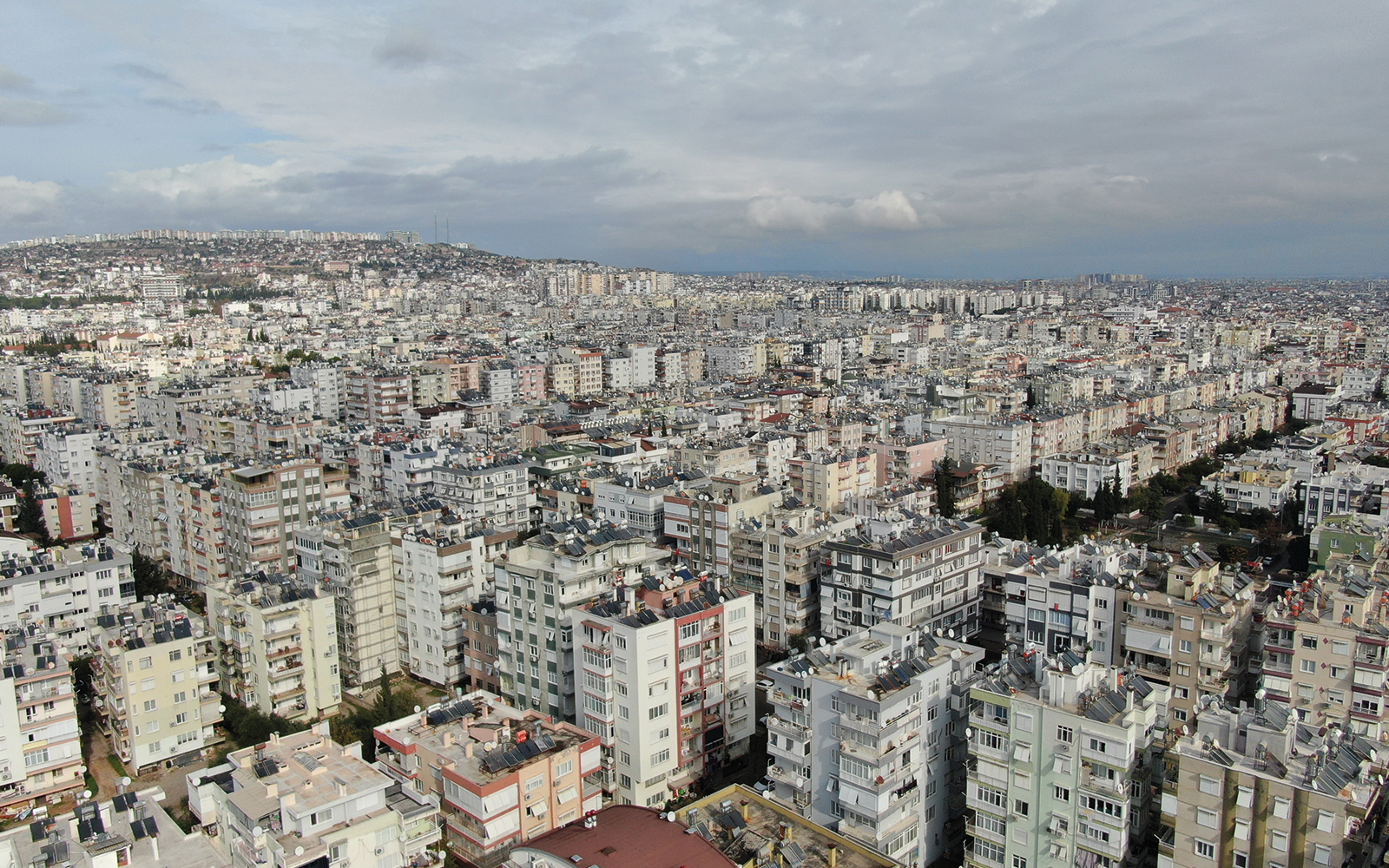 Antalya'ya yerleşen Rusya ve Ukraynalılar memleketlerine dönüş yapıyor