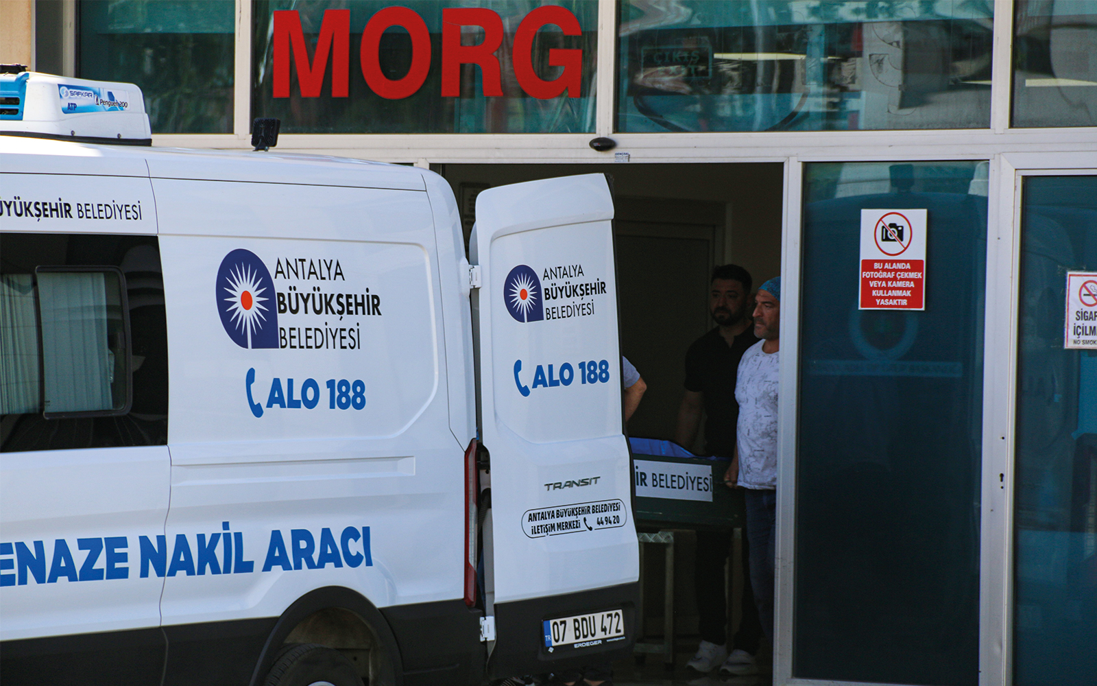 Antalya’da trafikte tartışma yaşadığı servis şoförü tarafından eşi ve kızının gözü önünde bıçaklanan Önder Çakır hayatını kaybetti. 