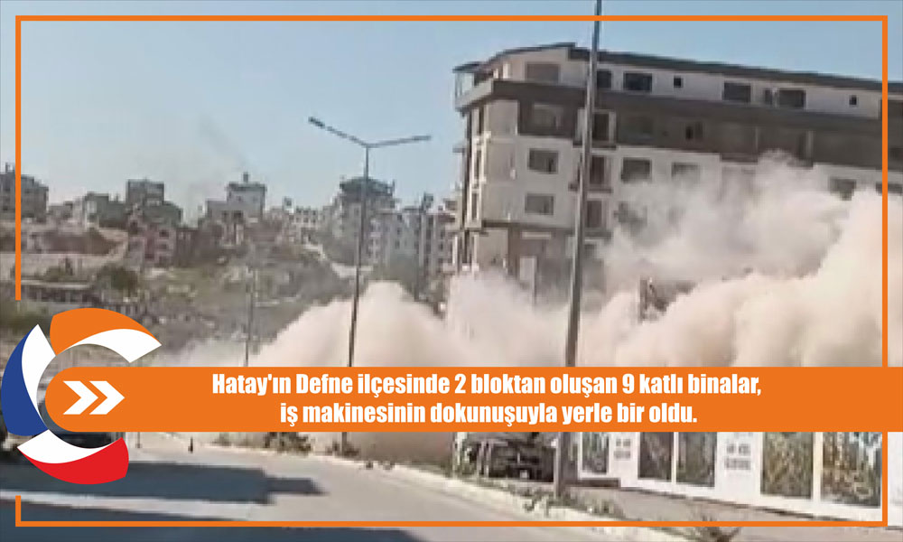 Hatay'ın Defne ilçesinde 2 bloktan oluşan 9 katlı binalar, iş makinesinin dokunuşuyla yerle bir oldu.