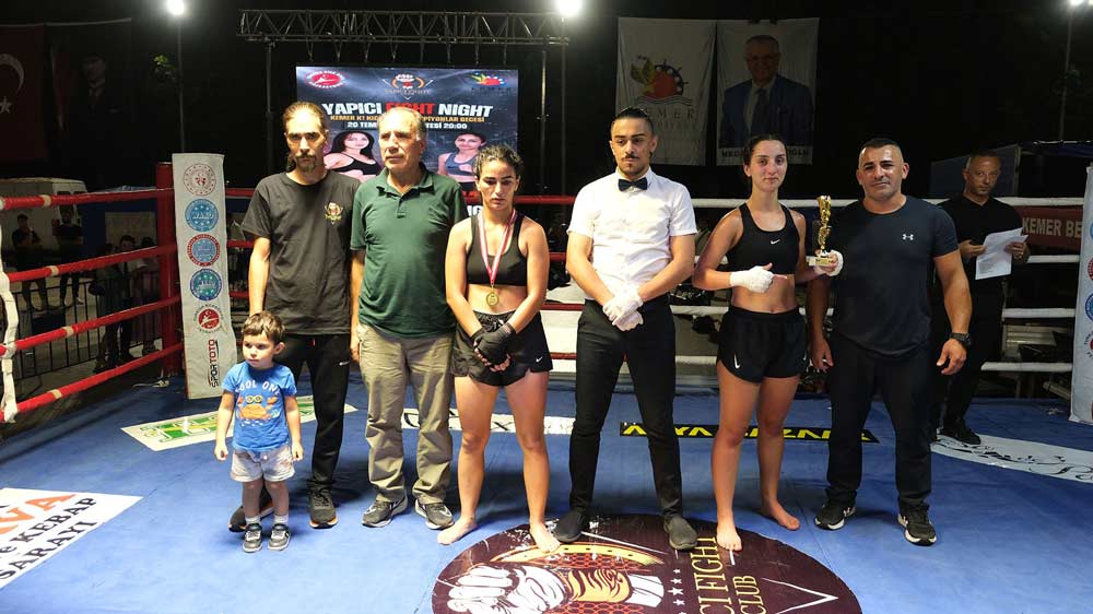 Antalyanın Kemer ilçesinde düzenlenen Kick Boks Şampiyonlar gecesi 