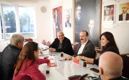 Konyaaltı Belediye Başkanı Cem Kotan, Cumhuriyet Halk Partisi (CHP)  Konyaaltı İlçe Başkanlığı’nı ziyaret etti.