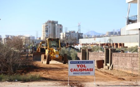 Antalya'nın Kepez Belediyesi, ilçenin ulaşım ağını yeni yol yapımı ve asfalt çalışmalarıyla konforlu hale getiriyor.