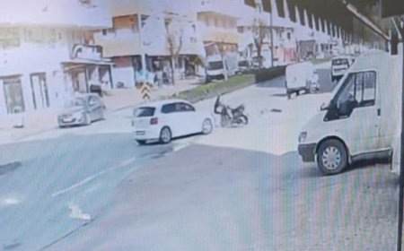 Metrelerce savrulup yola düşen sürücü başka bir aracın altında kalmaktan şans eseri kurtuldu