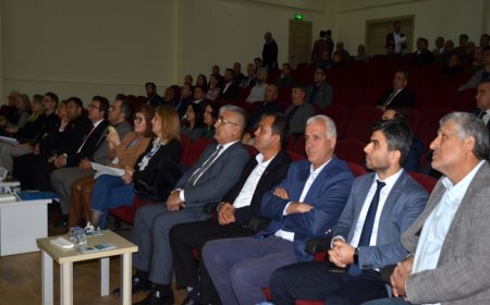 ANTALYA'nın Serik ilçesinde 'Doğal tozlaşma için bombus arıları' projesinin tanıtım toplantısı gerçekleştirildi.