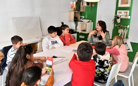 Antalya’da Muratpaşa Belediyesi tarafından düzenlenen Felsefe Atölyesi, 7-10 yaş arası çocukları bir araya getirdi.