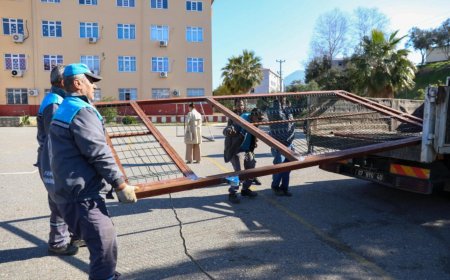 Alanya Belediyesi, Tosmur Fatma Özmüftüoğlu İlkokulu'nda bakım ve yenileme çalışmaları yürütüyor.