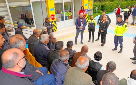 Alanya'da halk otobüsü sürücülerine eğitim verildi.