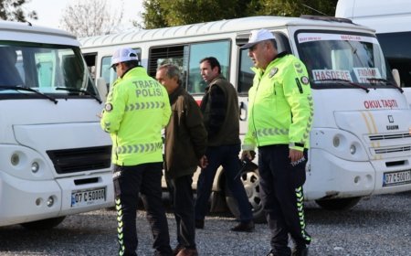 Antalya’nın Gazipaşa ilçesinde, okul servis araçları ve okul çevrelerinde öğrenci güvenliğine yönelik kapsamlı denetimler yapıldı.