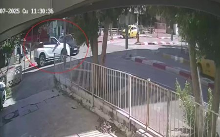 Antalya'da kontrolsüz kavşakta ‘dur' tabelasına uymayan otomobil sürücüsü kaza yaptı.