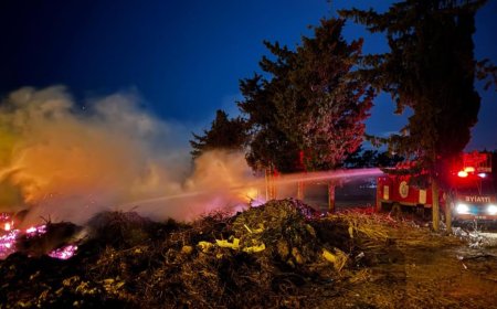 Gazipaşa'da atıkların biriktiği sahilde çöplük yangını