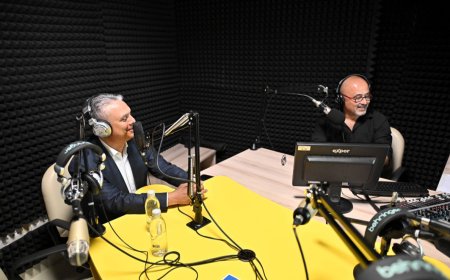 Muratpaşa Belediyesi, hızla büyüyen dijital medya alanlarından biri olan podcasti ilçe sakinleriyle buluşturuyor