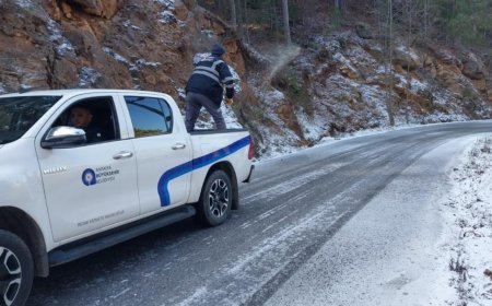 Antalya Büyükşehir Belediyesi, Alanya’nın kırsal bölgelerinde yolların trafiğe açık kalması için çalışma yapıyor.